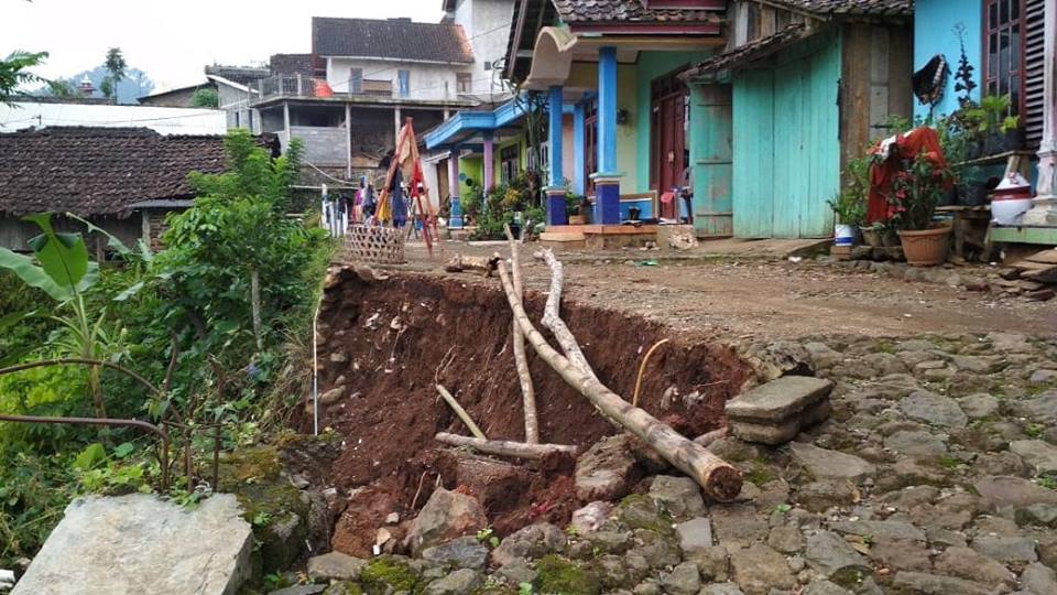 Hujan Deras picu Senderan longsor di Gemawang