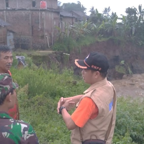 Banjir di Desa Ngesrep lima rumah  terancam