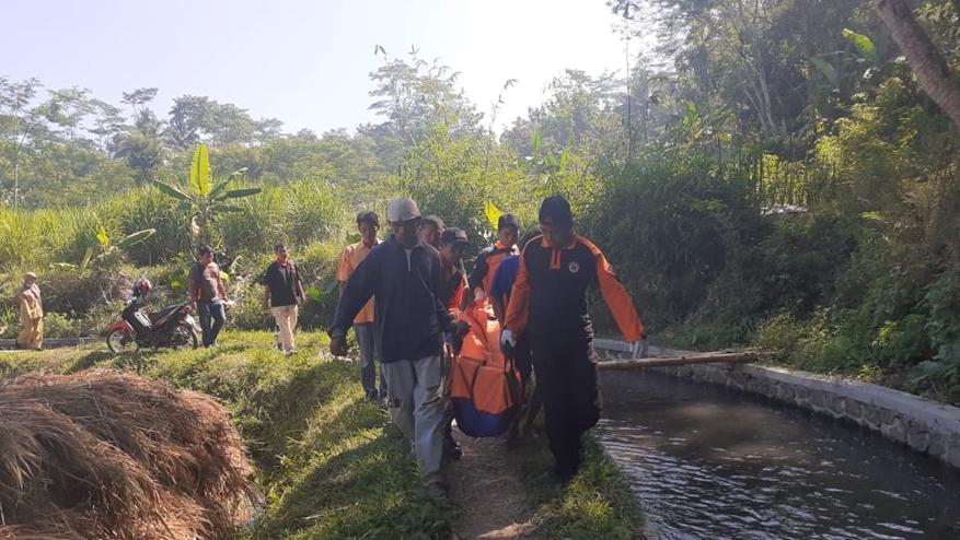 Penemuan jezah di lingkungan Sroyo,BPBD Bantu Evakuasi