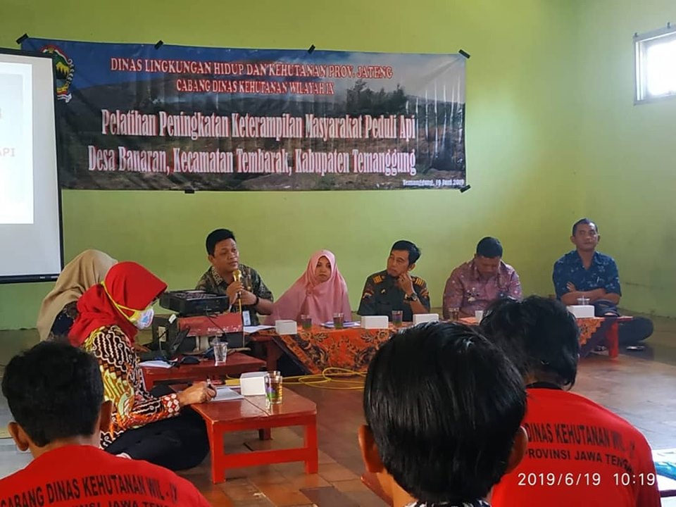 BPBD memberikan materi untuk masyarakat peduli api