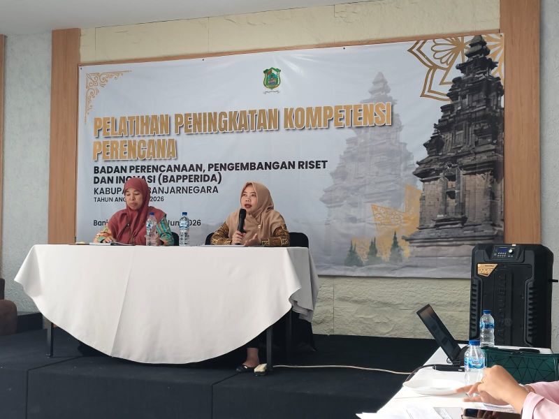 Sharing Session tentang Penyusunan Dokumen Perencanaan Pembangunan Daerah Yang Berkualitas pada acara Pelatihan Peningkatan Kompetensi Perencana Bapperida Kabupaten Banjarnegara