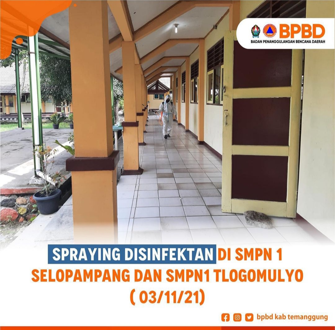 SPRAYING DISINFEKTAN, di SMP N 1 SELOMPAMPANG dan SMP N 1TLOGOMULYO