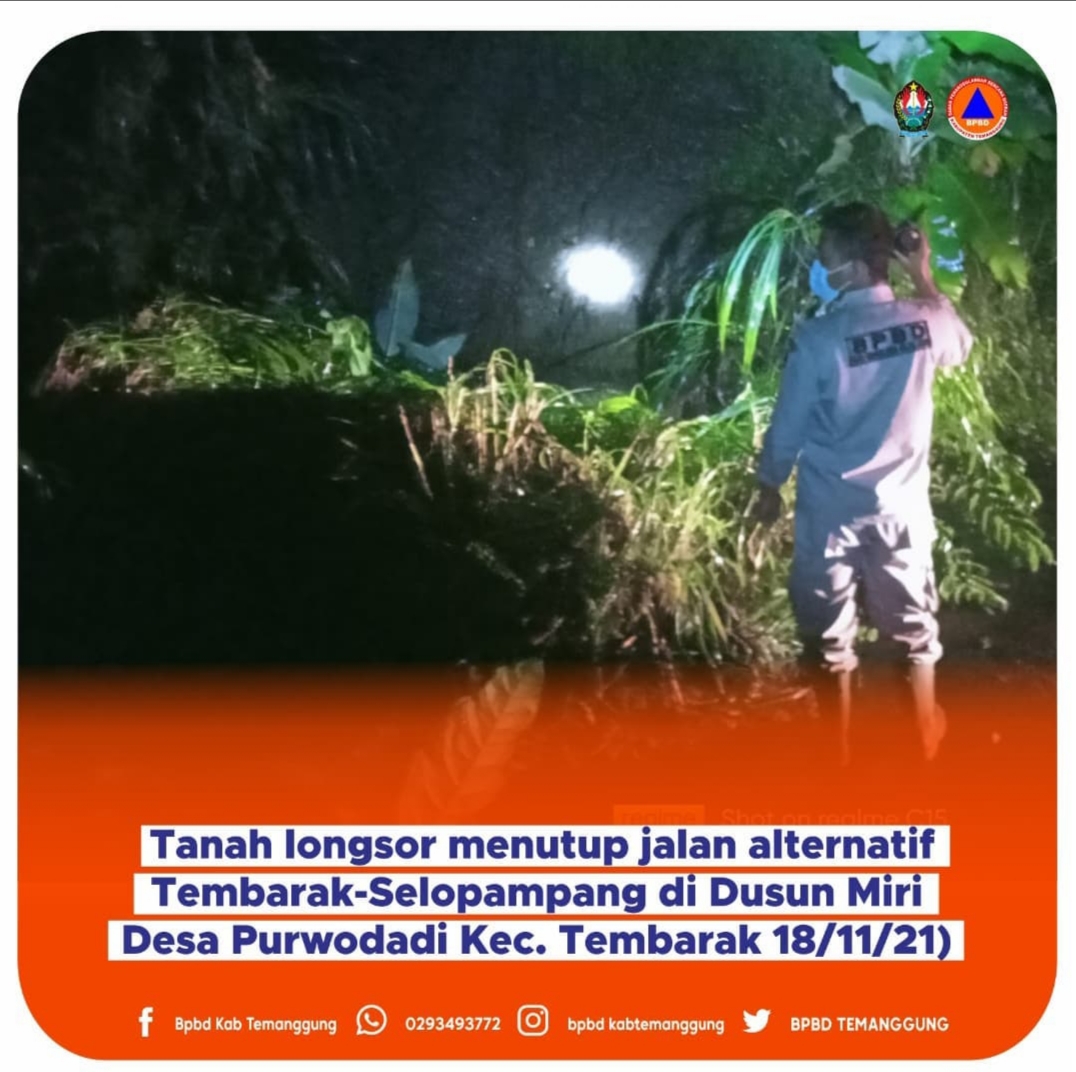 Tanah Longsor Menutup Akses Jalan Selopampang-Tembarak